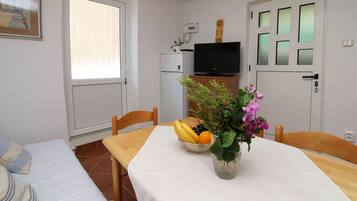 Apartment (A4) | Dining