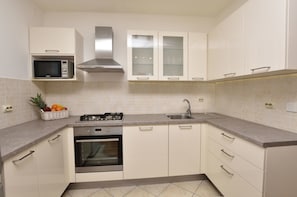 Private kitchen | Fridge, microwave, oven, stovetop - Apartments Brico (Primosten)