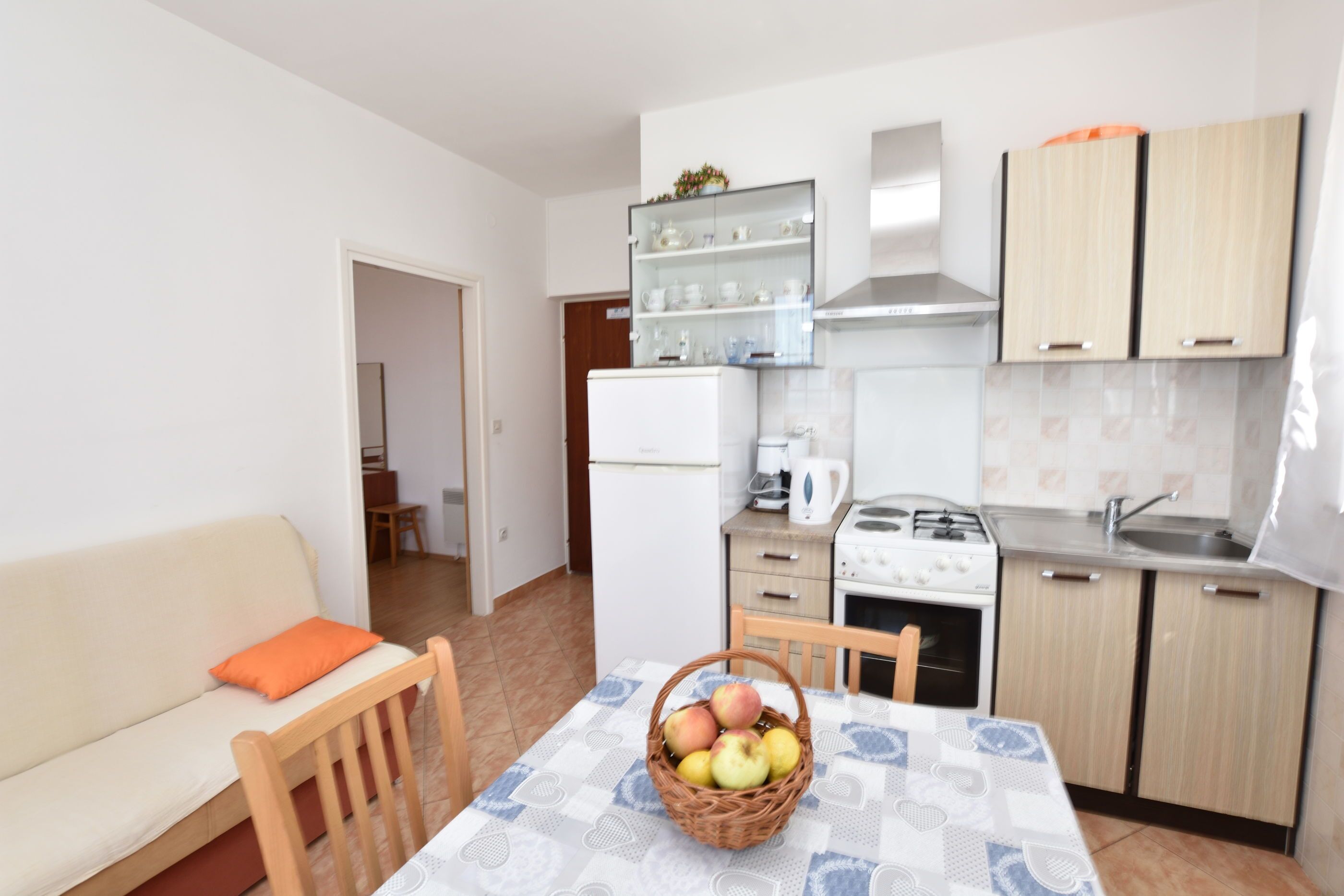 Private kitchen | Fridge, oven, stovetop, espresso maker