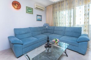Apartment (A1) | Wohnzimmer | Fernseher