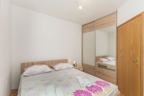 Free WiFi, bed sheets - Apartments Miljenko (Makarska)