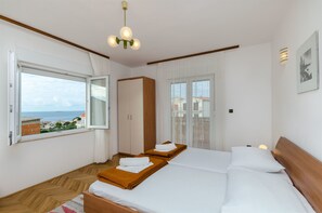 Free WiFi, bed sheets