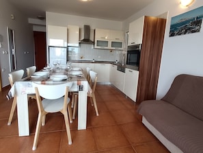Apartment (A1) | Private kitchen | Fridge, oven, stovetop, cookware/dishes/utensils - Apartments Antonia (Primosten)