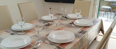 Apartment (A2) | Dining