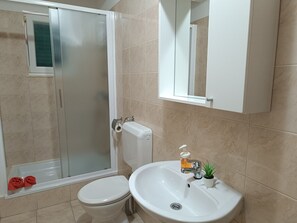 Apartment (A2) | Bathroom | Shower