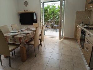 Apartment (A2) | Private kitchen | Fridge, oven, stovetop, cookware/dishes/utensils - Apartments Antonia (Primosten)