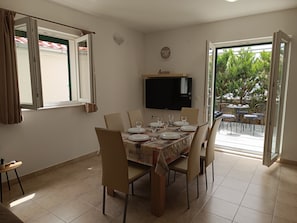 Apartment (A2) | Private kitchen | Fridge, oven, stovetop, cookware/dishes/utensils - Apartments Antonia (Primosten)