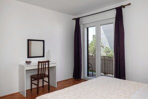 Apartment (A2) | Free WiFi, bed sheets - Apartments Katica (Primosten)