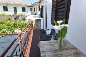 Apartment (A1) | Balcony - Apartments Katica (Primosten)