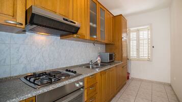 Eget kjøkken | Kjøleskap, mikrobølgeovn, ovn og kokeplater