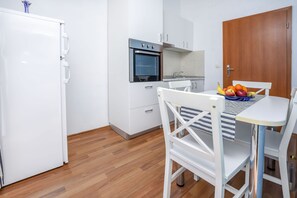 Apartment (A2) | Private kitchen