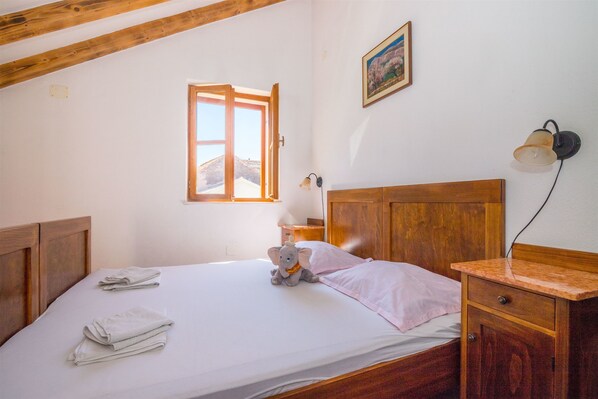 Fer et planche à repasser, draps fournis