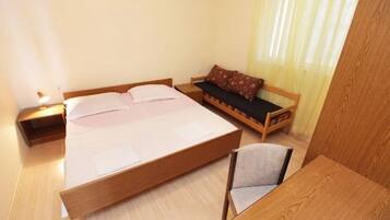 Apartment (A1) | Iron/ironing board, free WiFi, bed sheets