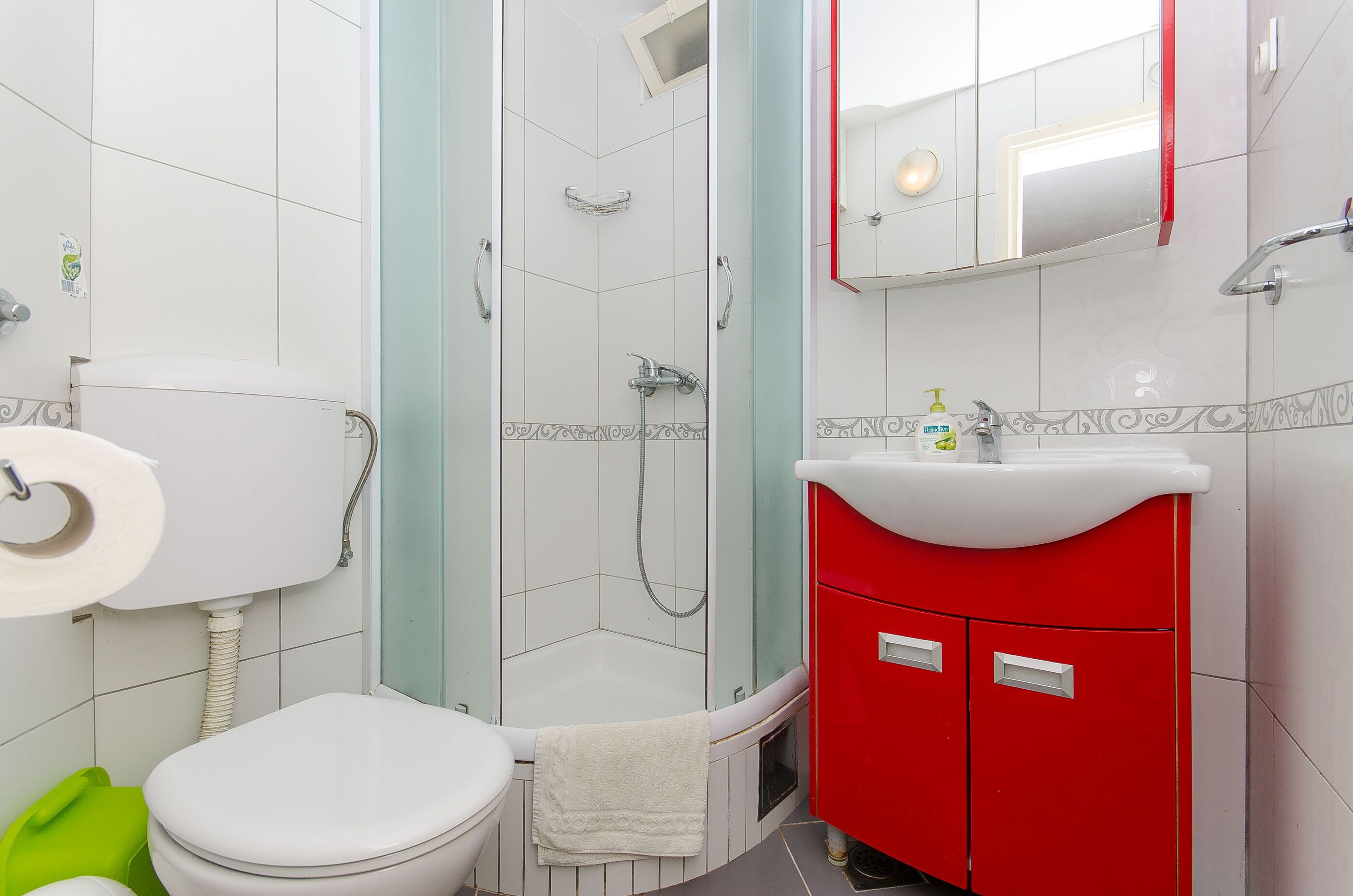 Studio (A4) | Bathroom | Shower, hair dryer