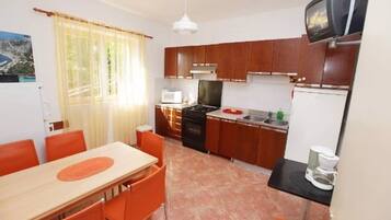 Appartamento (A1) | Cucina privata | Frigorifero, piano cottura