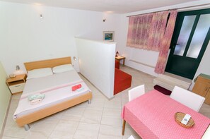 Bügeleisen/Bügelbrett, kostenloses WLAN, Bettwäsche