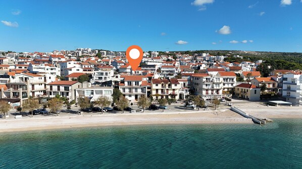 Beach nearby - Apartments Jere (Primosten)