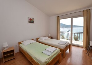 Desk, free WiFi, bed sheets