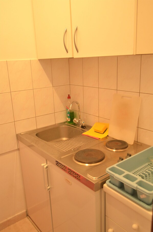 Cuisine privée | Réfrigérateur, micro-ondes, four, plaque de cuisson
