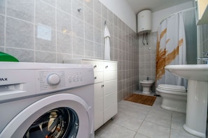 Apartment (A2) | Badezimmer | Haartrockner, Handtücher