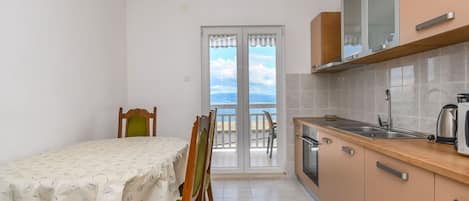 Apartment (A2) | Dining