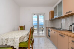 Apartment (A2) | Dining