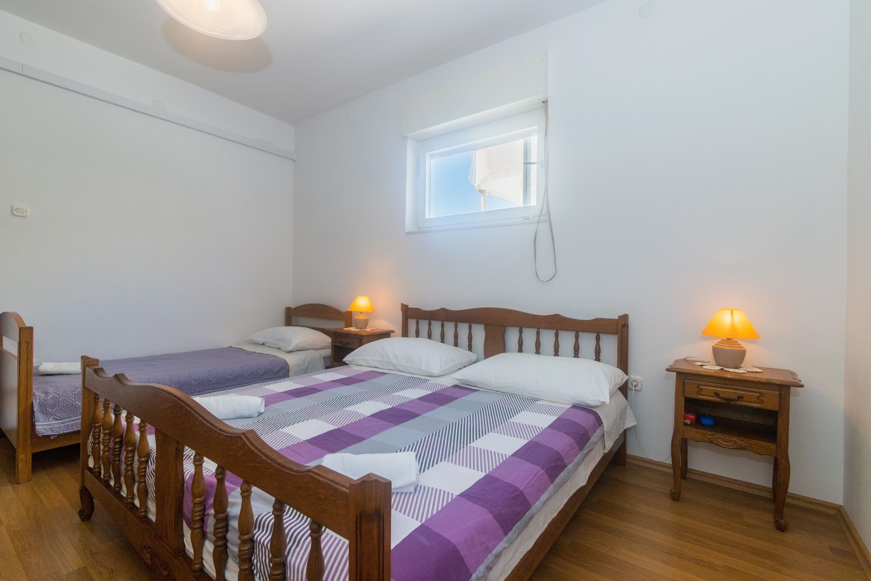 Iron/ironing board, free WiFi, bed sheets