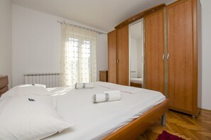 Free WiFi, bed sheets