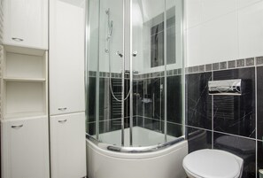 Bathroom | Shower
