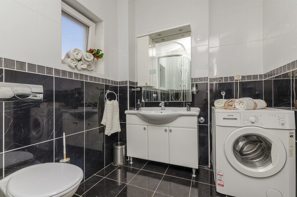 Bathroom | Shower
