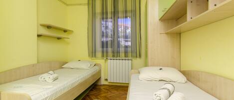 Free WiFi, bed sheets