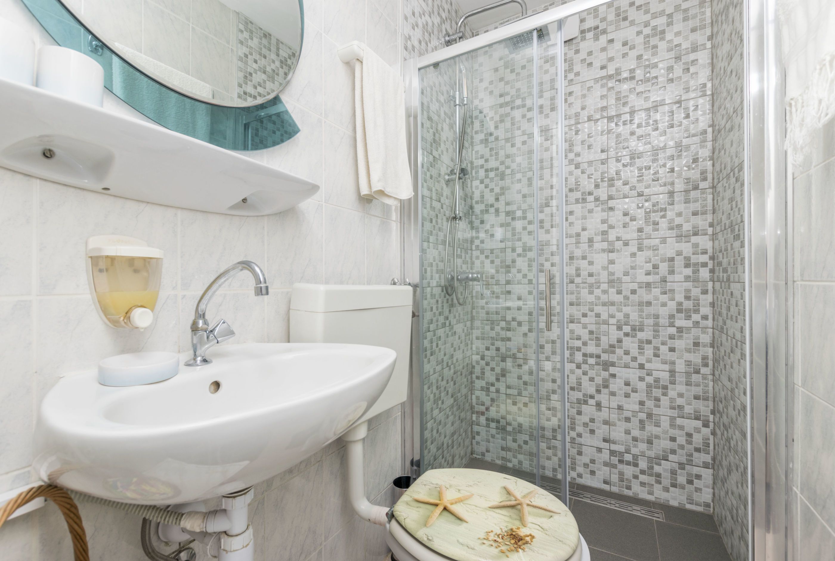 Bathroom | Shower