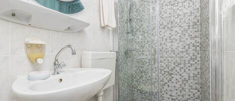 Bathroom | Shower