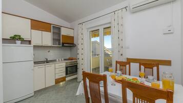 Apartment (A2) | Private kitchen | Fridge, oven, stovetop, electric kettle