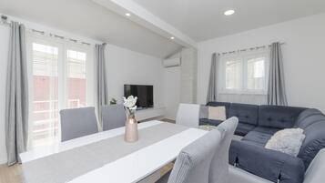 Apartment (A2) | Living room | TV