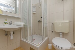 Apartment (A3) | Bathroom | Bathtub