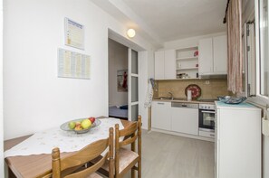 Cuisine privée | Réfrigérateur, micro-ondes, four, plaque de cuisson