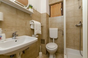 Studio (A1) | Phòng tắm | Bồn tắm 