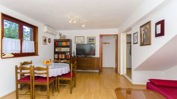Apartment (A1) | Living room | TV