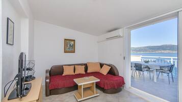 Apartment (A2) | Living room | TV