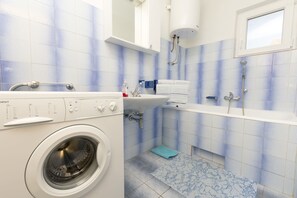 Apartment (A2) | Bathroom