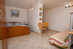 Free WiFi, bed sheets - Apartment Anka (Primosten)