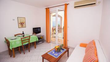 Apartment (A2) | Wohnzimmer | Fernseher