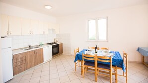 Leilighet (A1) | Eget kjøkken | Espressomaskin, kaffetrakter/tekoker, kjøleskap og mikrobølgeovn