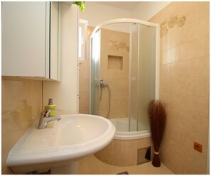 Apartment (A1) | Bathroom | Shower - Apartment Slavko (Primosten)