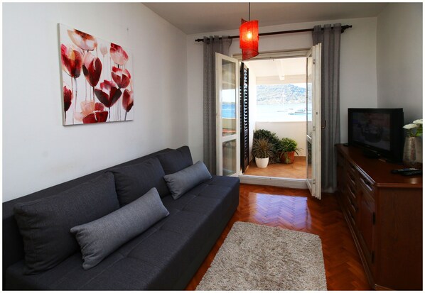 Apartment (A1) | Living room | TV - Apartment Slavko (Primosten)