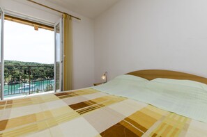 Free WiFi, bed sheets - Apartments Katja (Primosten)