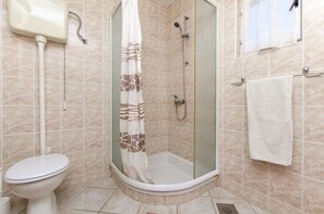 Bathroom | Shower