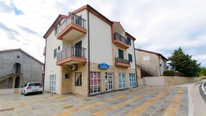 A multi-story building with a sign reading "DALTOUR". - Apartments Karmen A1-A3 (Primosten)