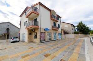 Exterior - Apartments Karmen A1-A3 (Primosten)